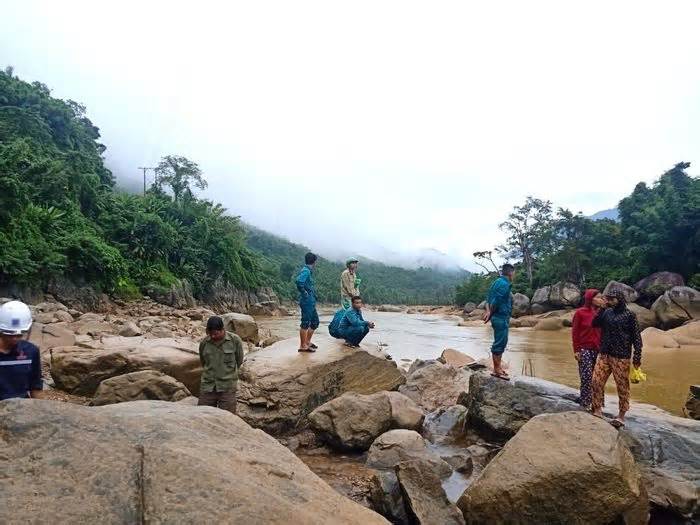 Lật bè trên sông ở Nghệ An, một người đàn ông tử vong