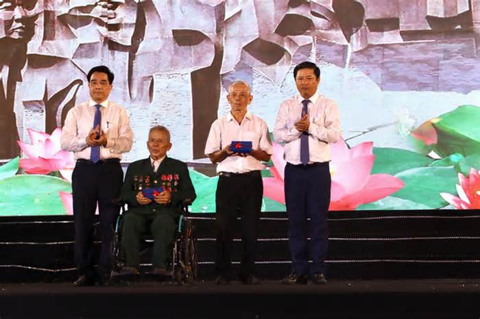 Chủ tịch Quảng Nam xúc động đọc tên 12 liệt sĩ con cháu Mẹ Việt Nam anh hùng Nguyễn Thị Thứ