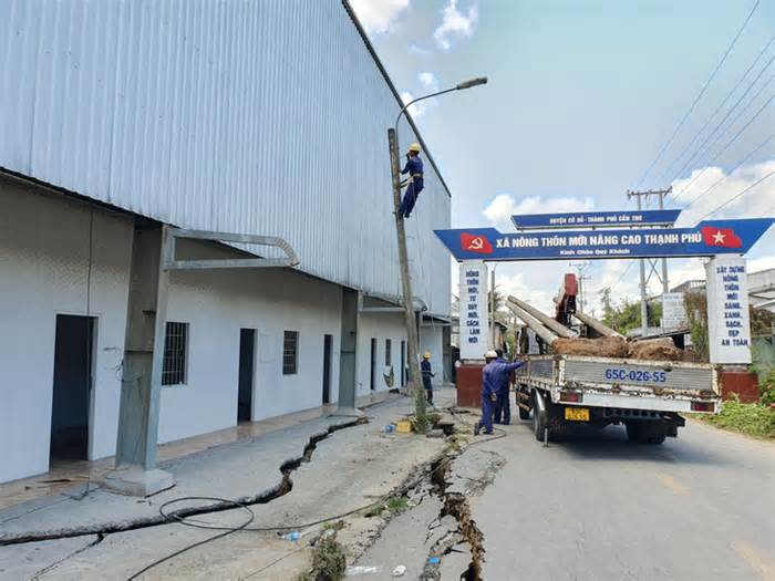 Cấm tàu, xe qua lại khu vực sụt lún kho gạo ở Cần Thơ