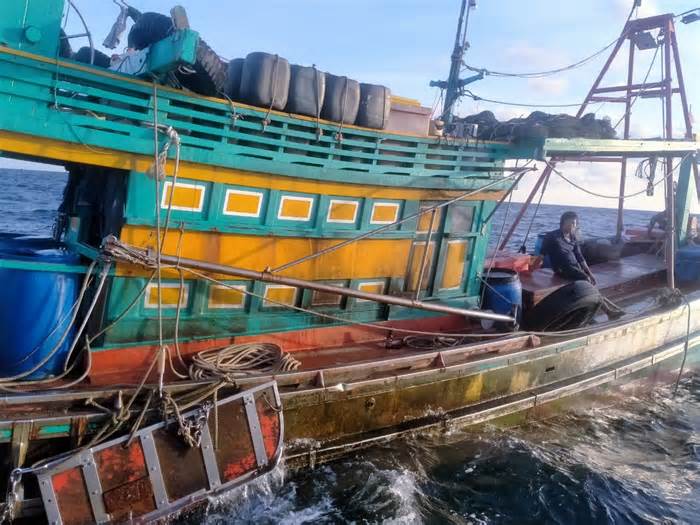 Bí thư Cà Mau chỉ đạo khẩn trương điều tra vụ ngư dân bị tấn công bằng 'bom xăng' trên biển