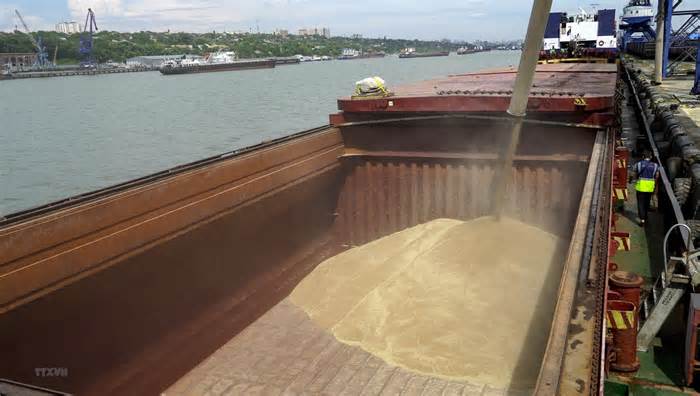 Tàu chở 25.000 tấn lương thực Nga viện trợ cho châu Phi rời cảng