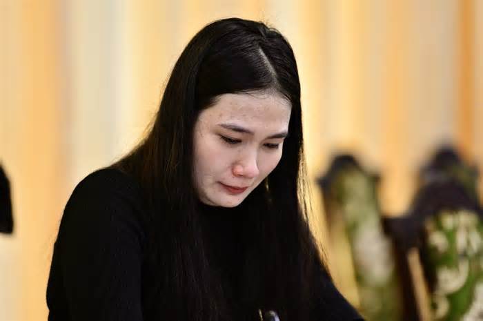 Bạn trẻ viết sổ tang tại lễ viếng Tổng Bí thư Nguyễn Phú Trọng: Bác là thần tượng của chúng con