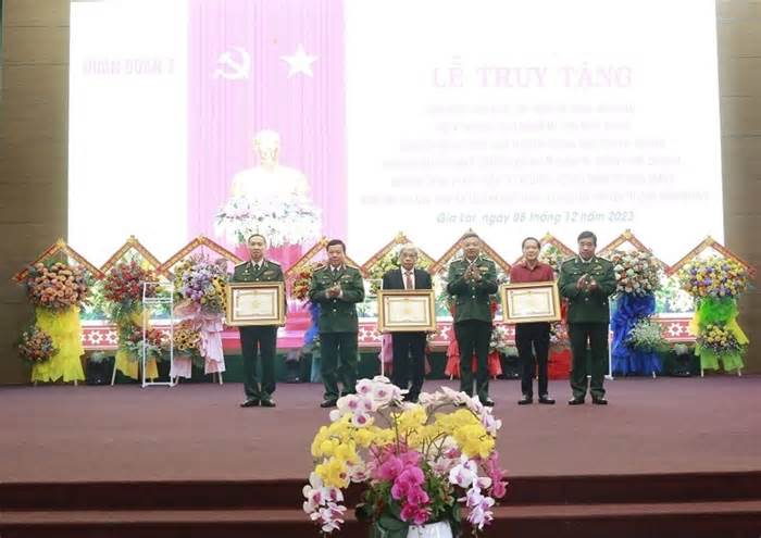 Truy tặng danh hiệu Anh hùng Lực lượng Vũ trang Nhân dân cho 3 Thượng tướng