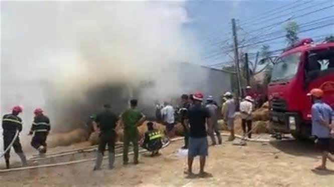 Cháy kho chứa rơm tại Bạc Liêu, thiệt hại hàng trăm triệu đồng