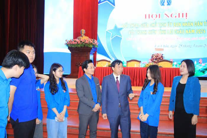 Chủ tịch UBND tỉnh Lai Châu đối thoại với thanh niên