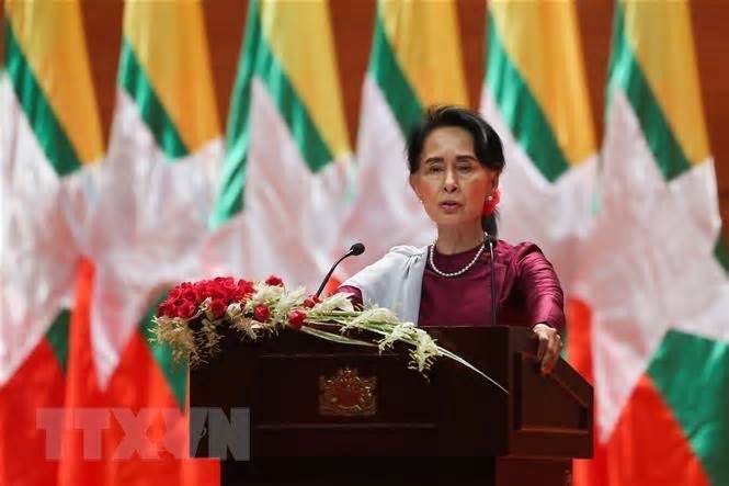 Myanmar: Cựu Cố vấn Nhà nước San Suu Kyi được đưa ra khỏi trại giam