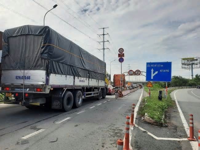 Tai nạn giao thông, đường dẫn vào cao tốc TP HCM - Long Thành - Dầu Giây kẹt xe kéo dài