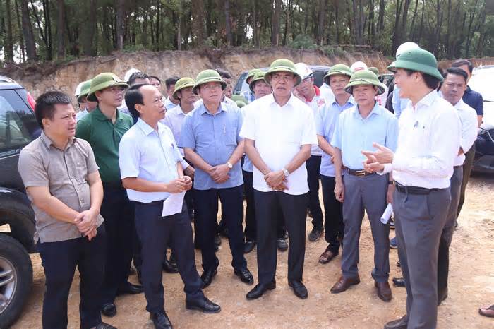 Chủ tịch Hà Tĩnh: Phải đảm bảo mỏ vật liệu và mặt bằng để thi công cao tốc Bắc - Nam