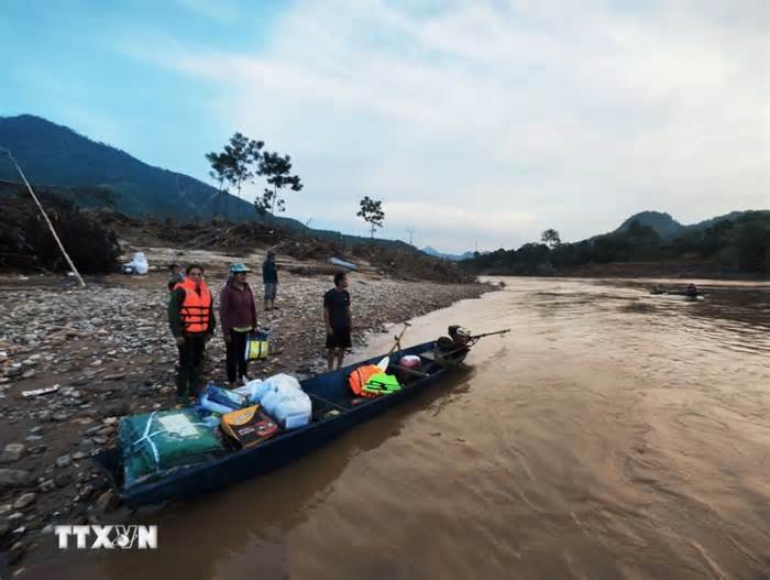 Cứu trợ vùng bão lũ: Kịp thời, thiết thực, đúng người, đúng thời điểm