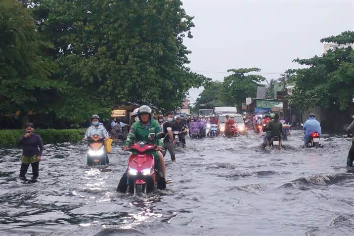 Vì sao TPHCM cứ mưa lớn là ngập?