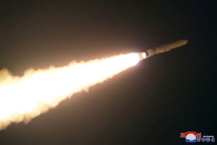 Hàn Quốc nói Triều Tiên phóng loạt tên lửa hành trình ra biển