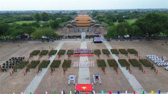 Mãn nhãn các màn biểu diễn võ thuật, diễn tập chống khủng bố của lực lượng công an