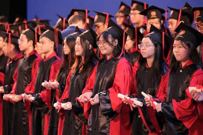 Học sinh trường quốc tế Việt Úc đạt thành tích cao trong các kỳ thi Cambridge 2023