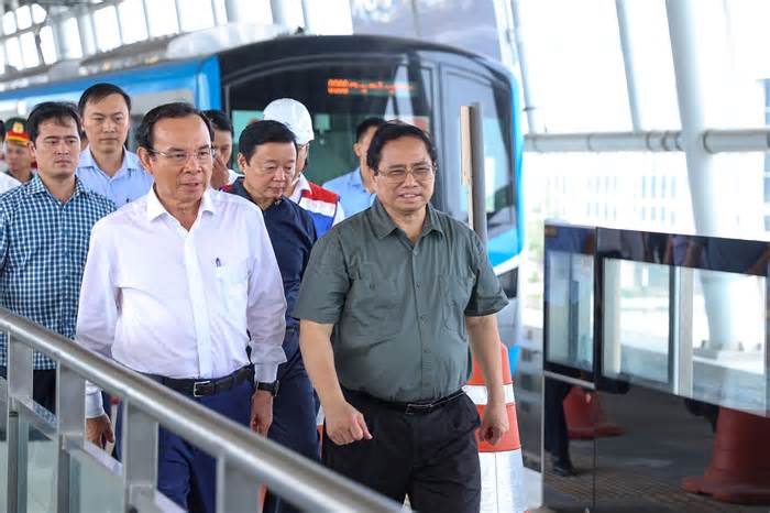 Hình ảnh Thủ tướng tham dự buổi chạy thử nghiệm đoàn tàu metro số 1 TPHCM