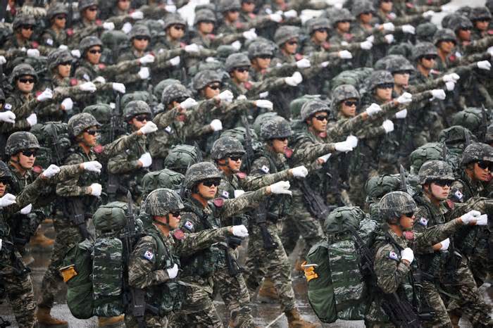 Hàn Quốc tổ chức duyệt binh rầm rộ sau một thập kỷ