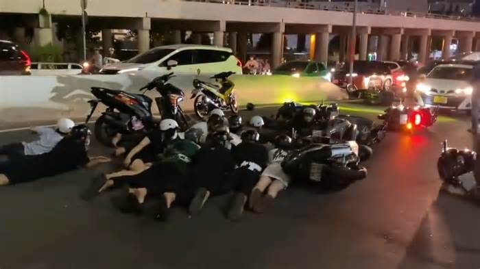 Vây bắt nhóm “quái xế” gây náo loạn trên cầu Sài Gòn