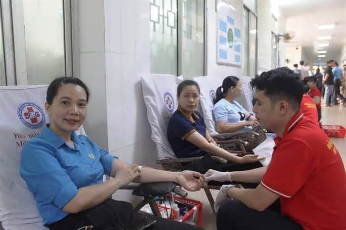 Hơn 300 người ở Quảng Ngãi tham gia hiến máu tình nguyện