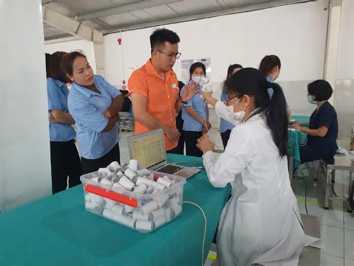 Hơn 1.000 người lao động ở Lâm Đồng được khám sức khỏe và bệnh nghề nghiệp