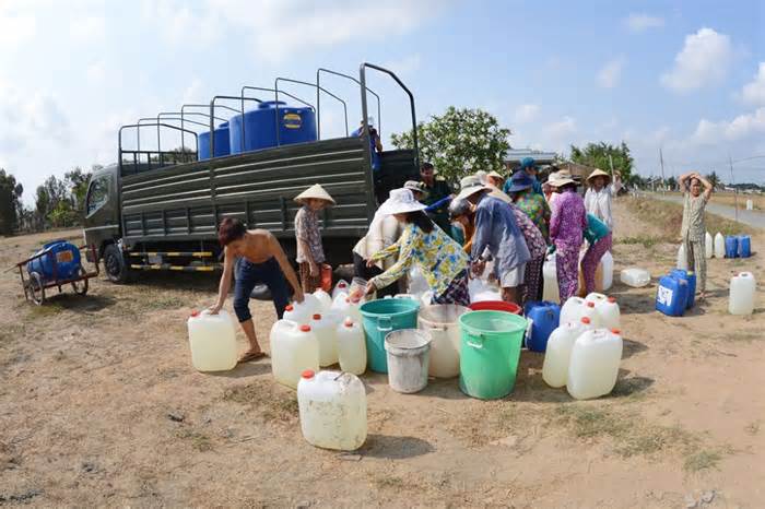 Ứng phó, giải quyết tình trạng thiếu nước ở vùng hạ tỉnh Long An ​