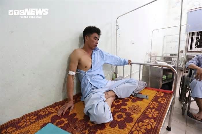 Sạt lở kinh hoàng ở Hà Tĩnh: ‘Bom nước’ ập xuống lán trại có 18 công nhân
