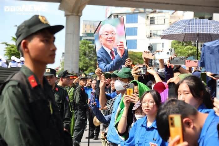 Nhân dân không bao giờ yêu kính sai người