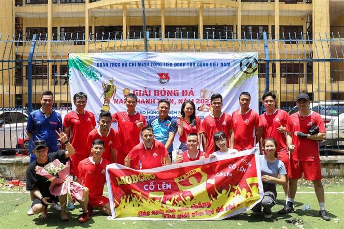 Đội bóng Báo Lao Động vô địch Giải bóng đá Đoàn Thanh niên Tổng Liên đoàn