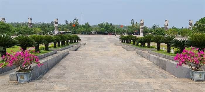 Chiêm ngưỡng Tượng đài Mẹ Việt Nam anh hùng lớn nhất cả nước
