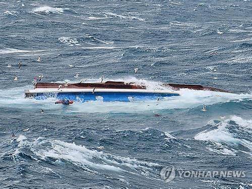 Cứu được 5 thuyền viên người Việt trong vụ chìm tàu cá ở Hàn Quốc
