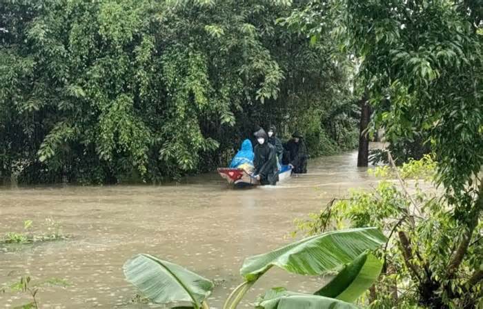 Quảng Nam sơ tán dân ở vùng có nguy cơ ngập lụt, sạt lở