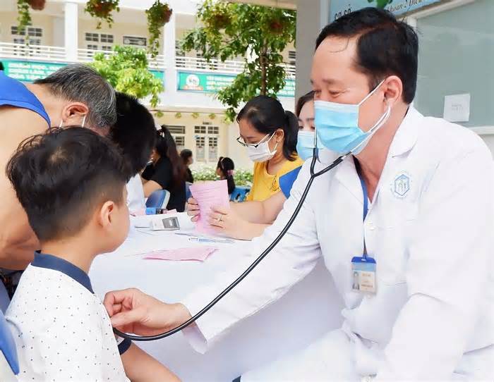 TP HCM khởi động chiến dịch tiêm vaccine sởi tại trường học