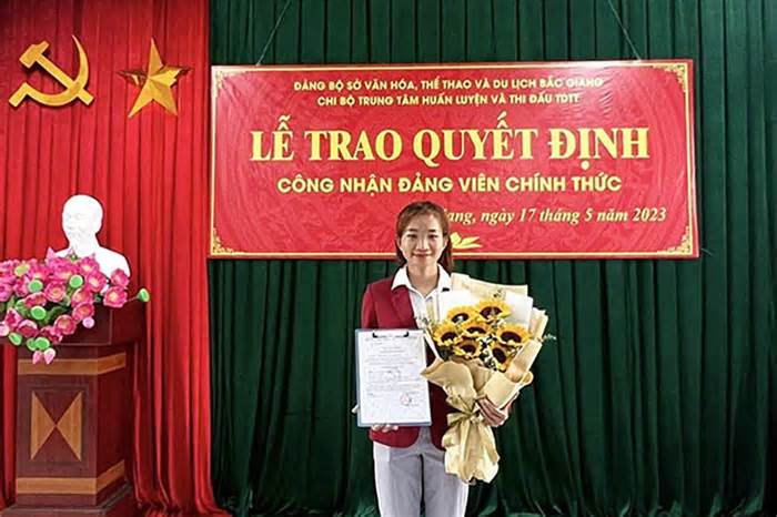 VĐV Nguyễn Thị Oanh được công nhận đảng viên chính thức