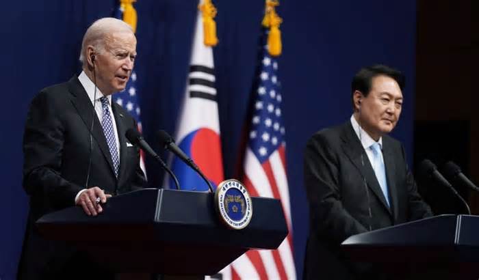 Tổng thống Hàn Quốc thăm Mỹ: Áp lực vây bủa