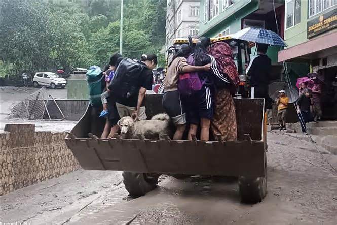 Hàng chục binh sỹ mất tích do lũ quét ở miền Đông Bắc Ấn Độ