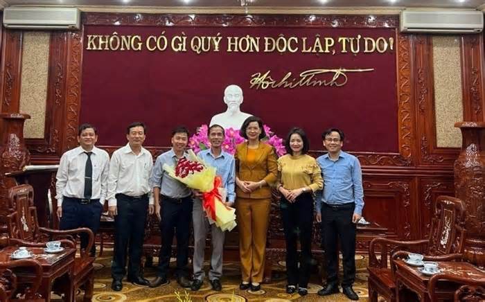 Trao quyết định thôi việc cho Phó Giám đốc Sở KHCN Bình Phước