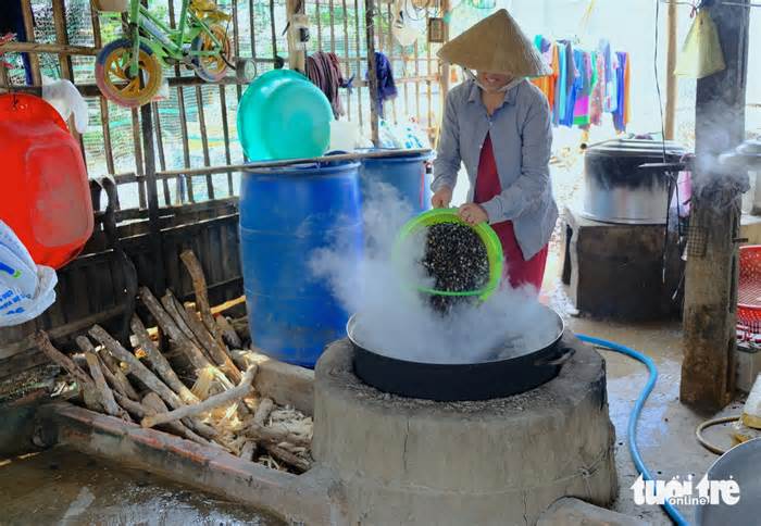 Trăm món ngọt lành con hến miền Tây