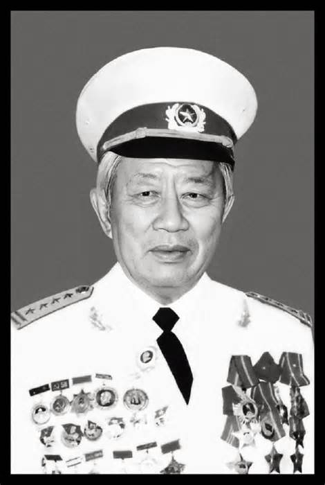 Đại tá, nhà văn Nguyễn Trần Thiết 'Ông tướng tình báo và hai bà vợ' qua đời