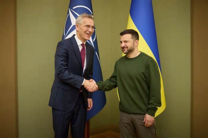 NATO cân nhắc nhưng khó đưa quân đến Ukraine