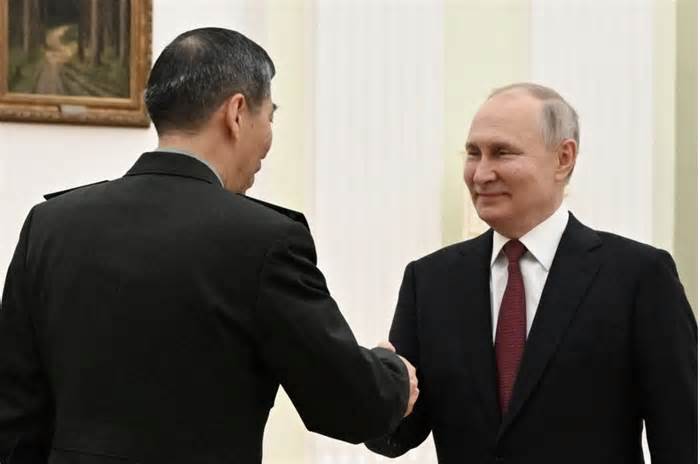 Tổng thống Nga Putin gặp Bộ trưởng Quốc phòng Trung Quốc
