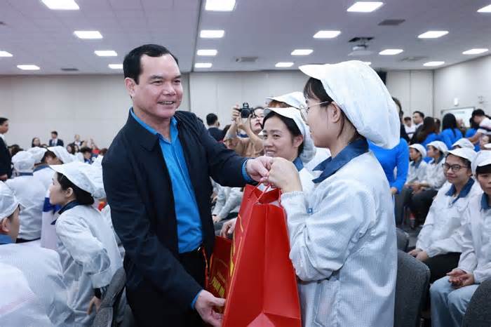 Thư chúc mừng Xuân Giáp Thìn 2024 của đồng chí Chủ tịch Tổng Liên đoàn Lao động Việt Nam