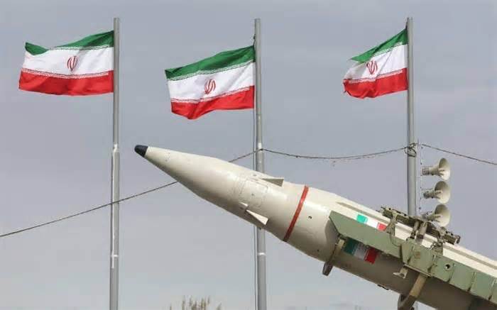 Iran phát tín hiệu cứng rắn, cảnh báo 'đốt cháy' các mỏ dầu nếu bị tấn công