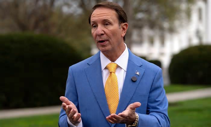 Đặc phái viên Mỹ bị hủy lời mời dự cuộc đua xe chó kéo ở Greenland