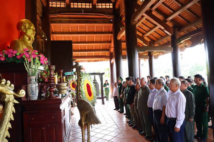 Dâng hương tưởng niệm 99 liệt sĩ Thanh niên xung phong TP.HCM hy sinh ở biên giới Campuchia