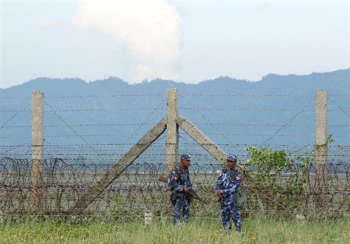 Gần 100 binh sĩ Myanmar chạy sang Bangladesh