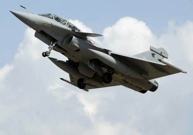 Máy bay Ấn Độ tập trận không quân đa quốc gia tại căn cứ của Pháp