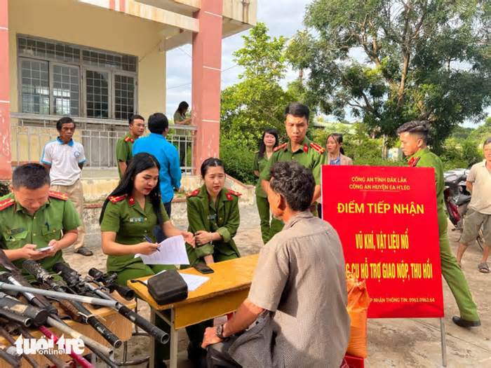 Đổi gạo lấy vũ khí ở Đắk Lắk: hơn 300 khẩu súng chỉ trong buổi sáng