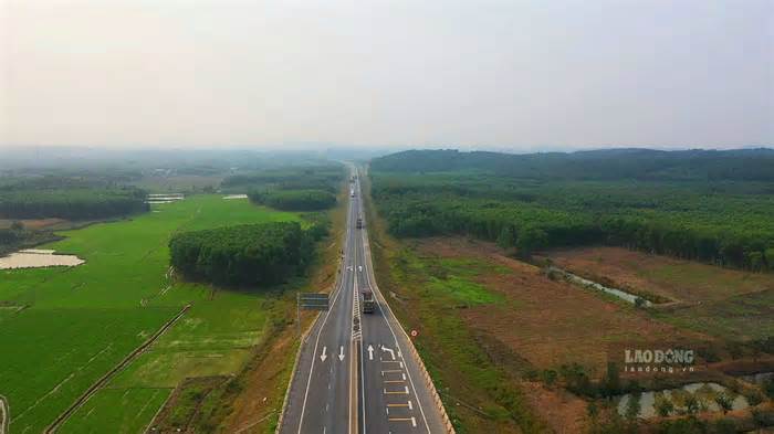 Khảo sát cho việc mở rộng cao tốc Cam Lộ - La Sơn