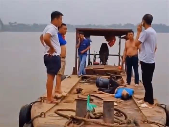 Vĩnh Phúc: Để lại xe tải, nam thanh niên nhảy cầu xuống sông Hồng