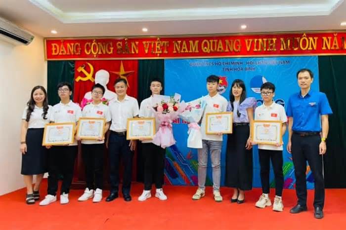 Tỉnh Đoàn Hòa Bình tuyên dương các 'nhà phát minh' trẻ đạt giải vàng Olympic quốc tế