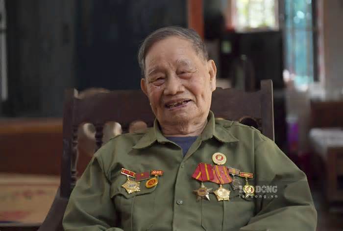 Người chiến sĩ Điện Biên Phủ kể về chiếc vải dù cứu mạng nơi chiến trường