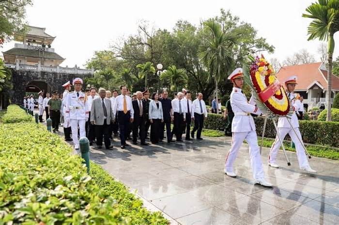 Lãnh đạo Đảng, Nhà nước dâng hương tưởng niệm các Anh hùng liệt sỹ Điện Biên